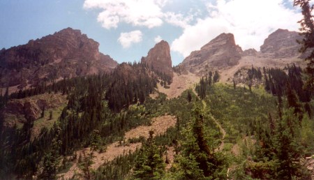 The approach to Pyramid's hanging basin 